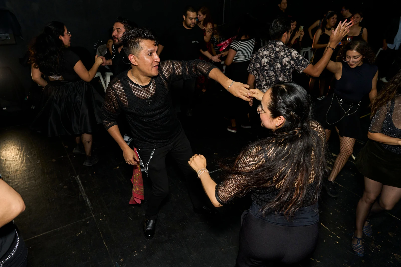 La comunidad disfrutando del baile en Gothabilly Night